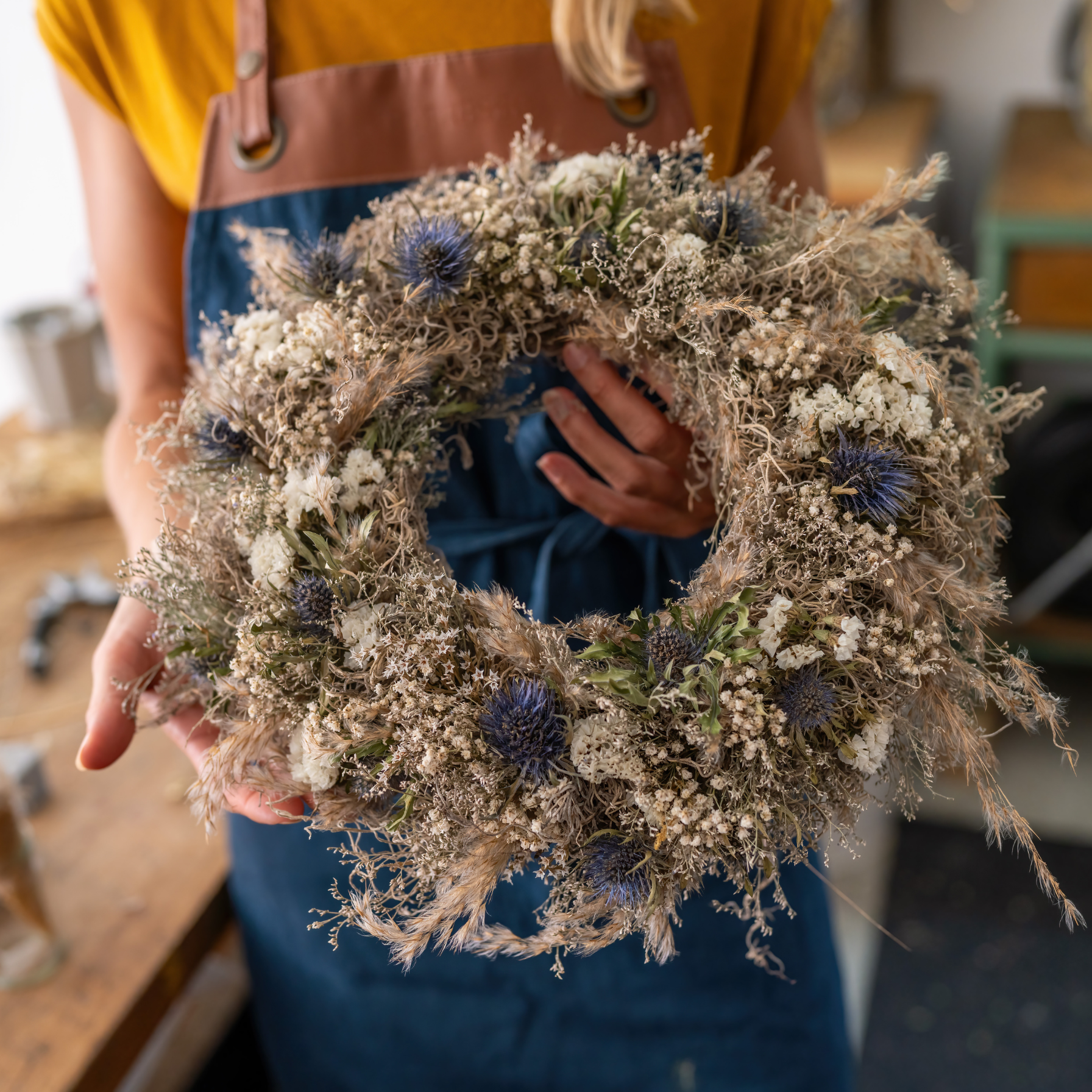 Trockenblumen-Kranz binden (Basis Strohring) – Kreativstudio München
