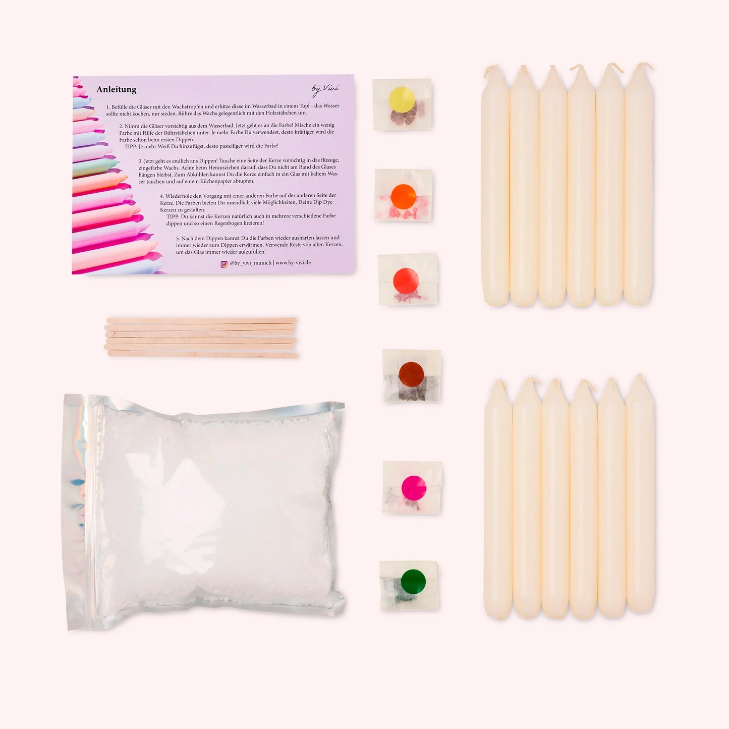 12 weiße Kerzen für die Herstellung von DipDye Kerzen und eine Anleitung und Wachs und Dochte.