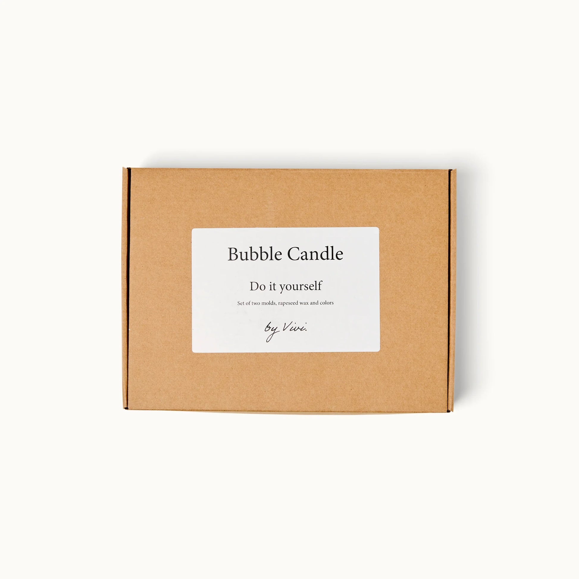Verpackungsbox braun geschlossen mit der Aufschrift Bubble Candle Do it yourself
