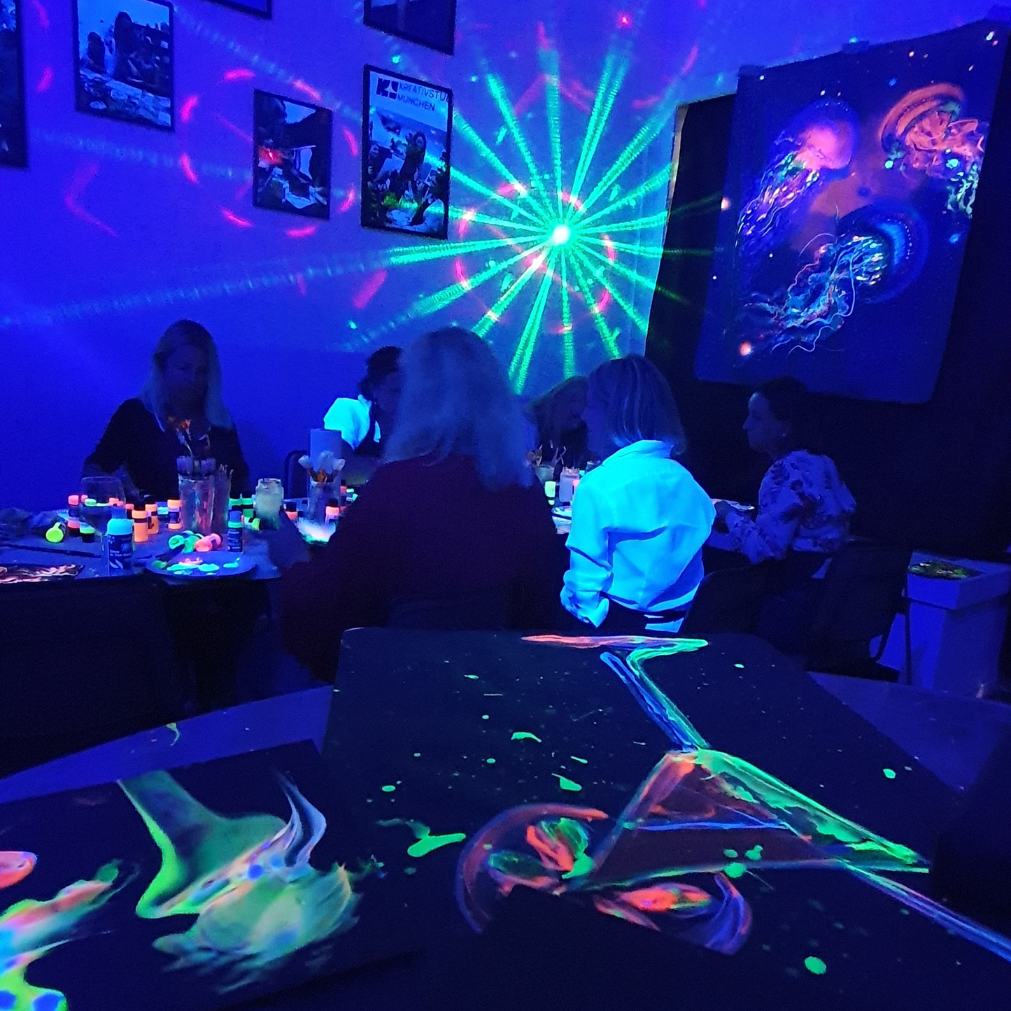 Neon & Paint – Malen im Schwarzlicht