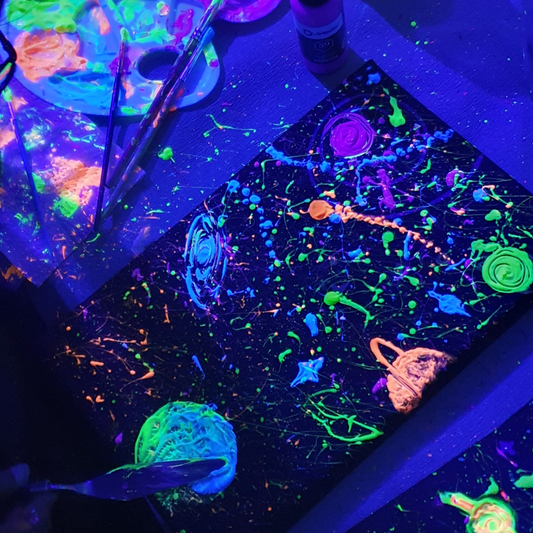 Techno and Paint: Schwarzlicht Edition