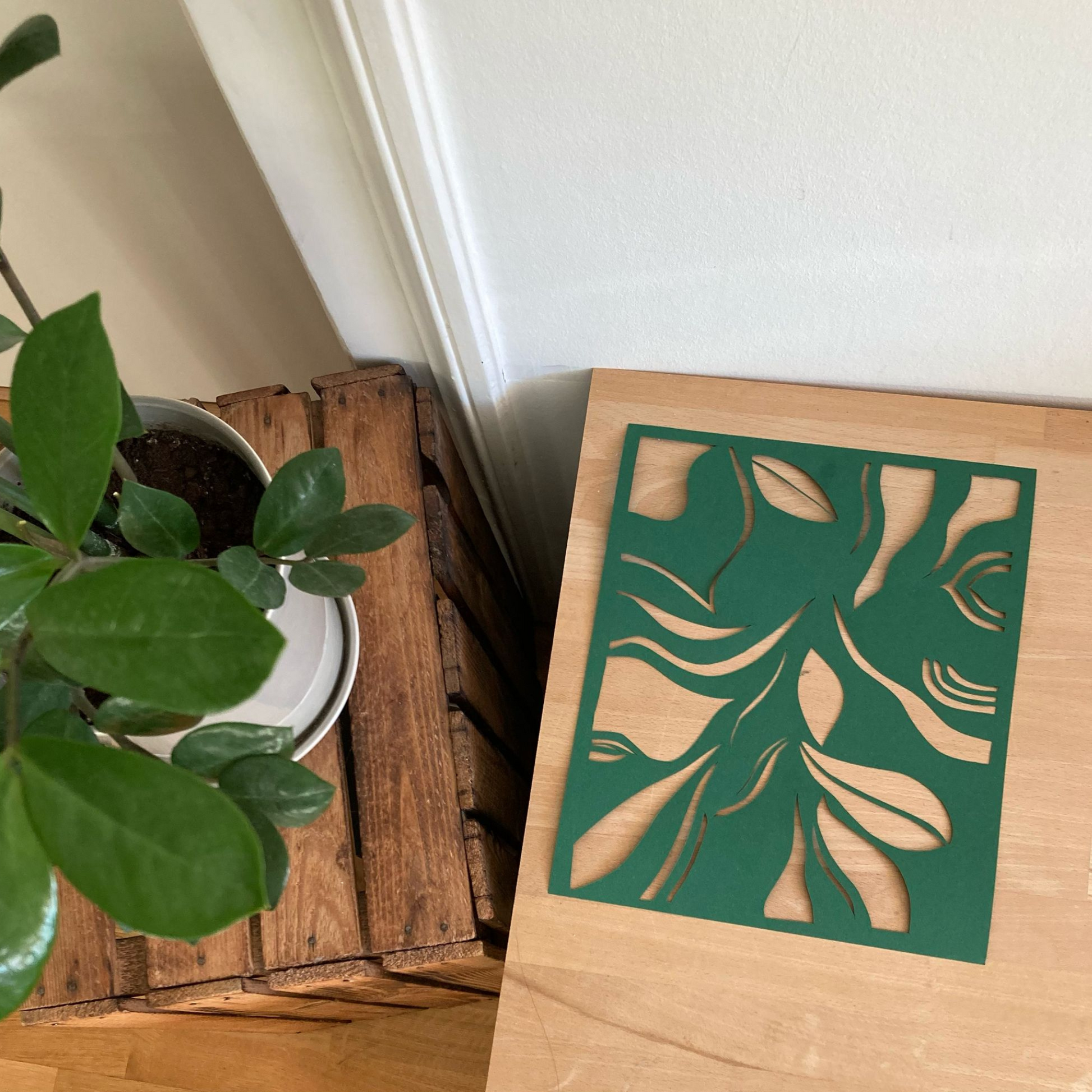 Grünes mit der Technik papercut erstelltes Bild
